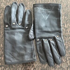 🌸 Authentic Louis Vuitton Studded Black Leather Gloves